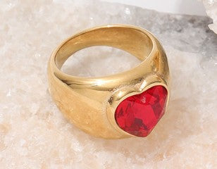 Bague avec un grand coeur rouge Zircon