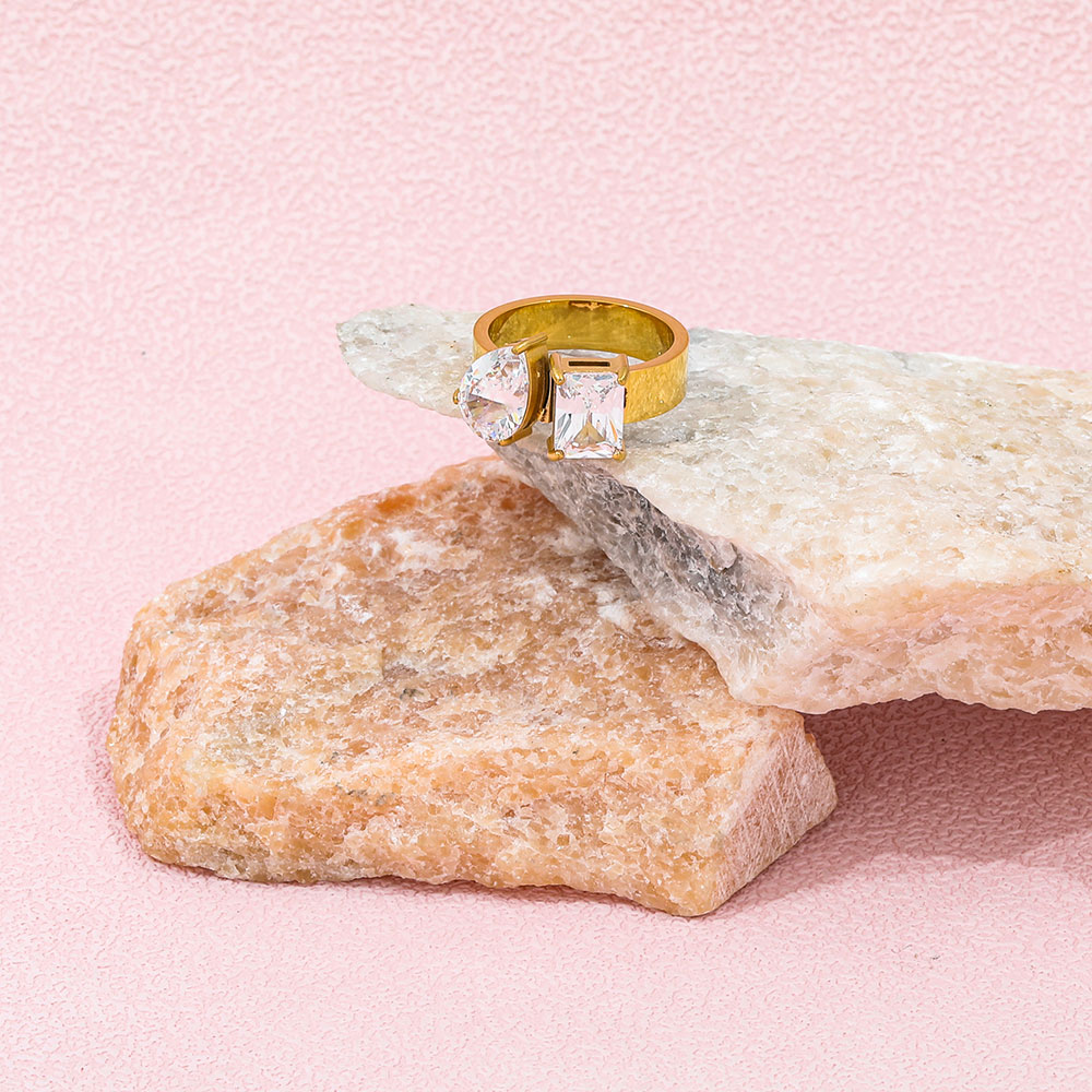 Bague avec double Zircon goutte d'eau et rectangle