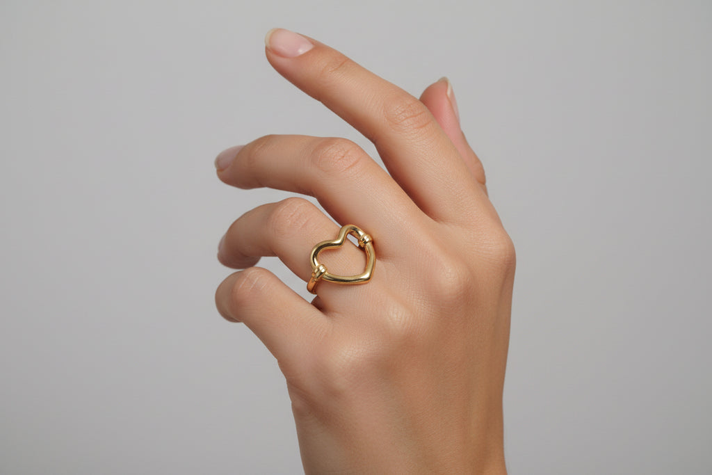 Bague en forme d'un grand cœur