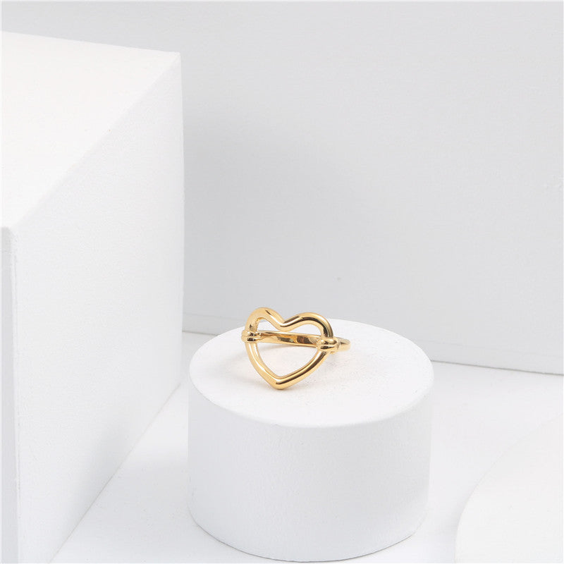 Bague en forme d'un grand cœur
